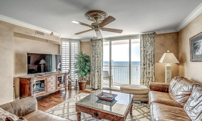 Crescent Beach Condominio | Meticulous Attention to Detail: 17th Floor Ocean Front Condo