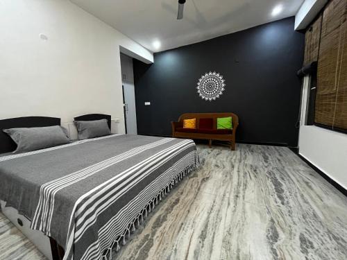 Greater Noida Casa | Metro Connected Homestay with Parkview