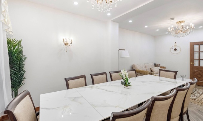 St. Ann's Casa | Metro Majesty: 5-Bedroom Gem in South Tottenham