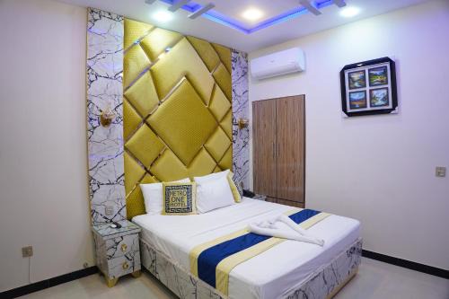 Lahore Hotel | Metro One Hotel