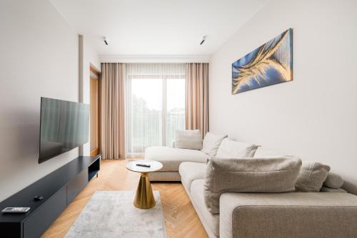 Marymount Apartamento | Metro Słodowiec Deluxe Apartment by BookingHost