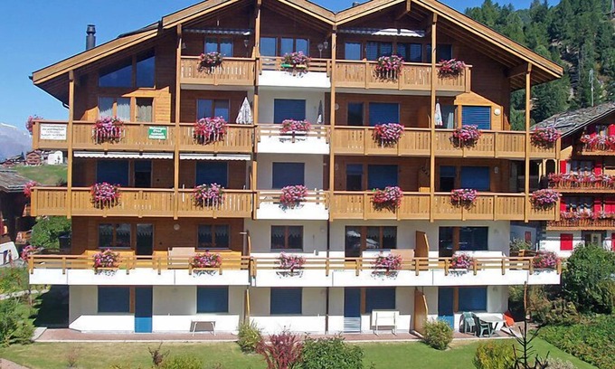 Graechen Apartamento | Metropol A 13 by Interhome