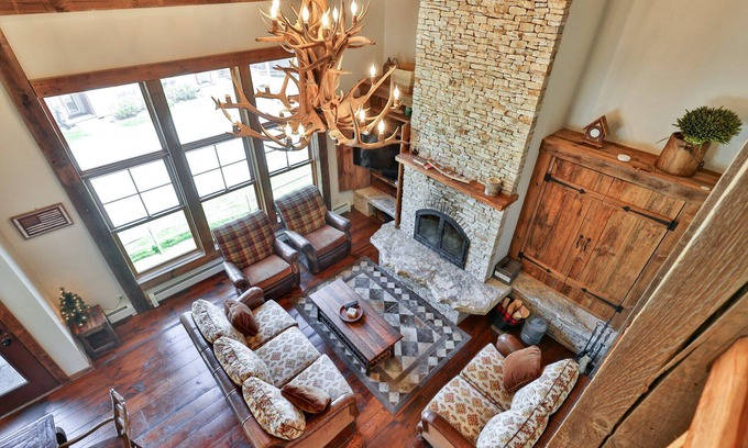 Central Vermont- Killington Condominio | Meyer Chalet de Esqui at Topridge | Ski-In/Out 4BR Bear Mtn Retreat w/ Pool & Fireplace