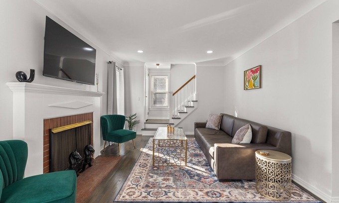 Royal Oak Casa | MG Place: Charming Neighborhood blocks from Downtown RO