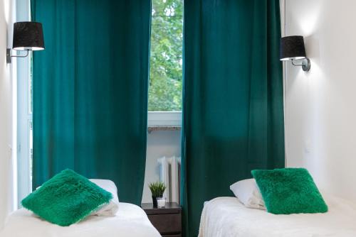 Mirow Apartamento | MGR Pokoje w samym Centrum Warszawy by Metro Rondo ONZ - SUPER Bed Year23