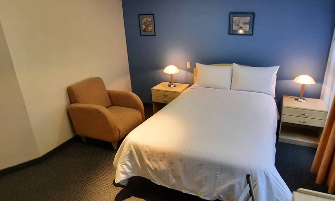 Gonzalez Suarez Casa | MH Suite Standard in the heart of the city