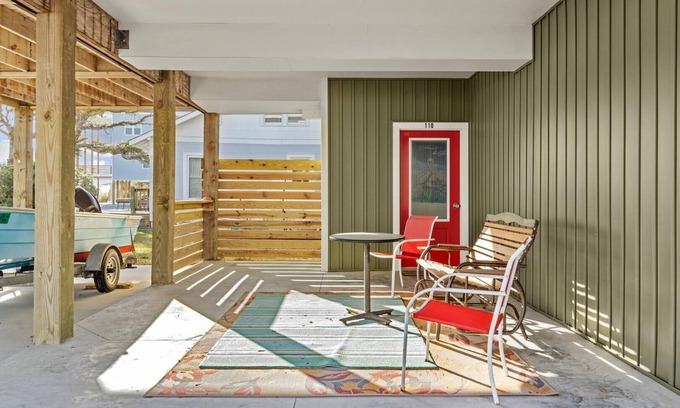 Harkers Island Apartamento | Mi Faro 1 Bedroom Duplex by RedAwning