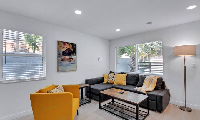Buena Vista Apartamento | MIA(YOH) - 117 NE 53rd St (2B)