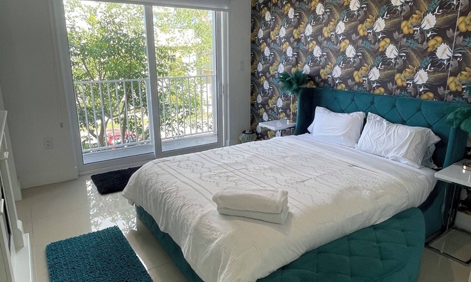 Princeton Casa | Miami 3 Story Townhouse with Balcony, Rooftop & Parking