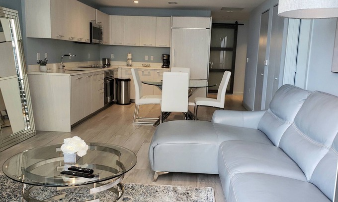 Brickell Condominio | Miami Escape: 1BR+Den near Best! Nightlife, Restaurants, Shops & Luxe Amenities