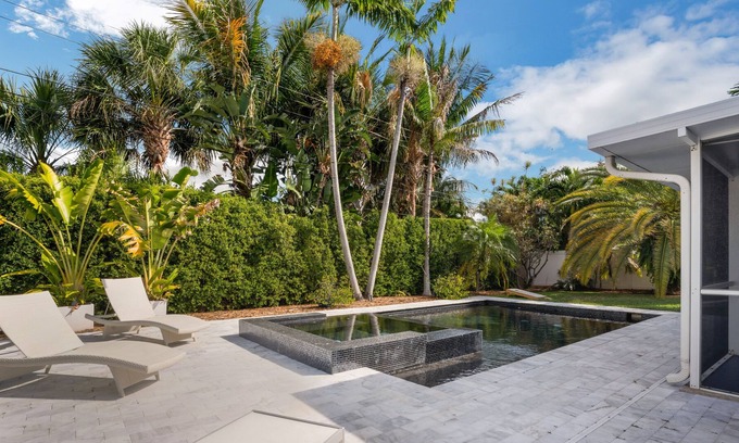 Coral Ridge Isles Casa | MIAMI VIBE, SLEEK, ELEGANT, POOL with Spa, 4 BD, 2 BATH, CLOSE TO BEACH 1631 NE 59PL. by RedAwning