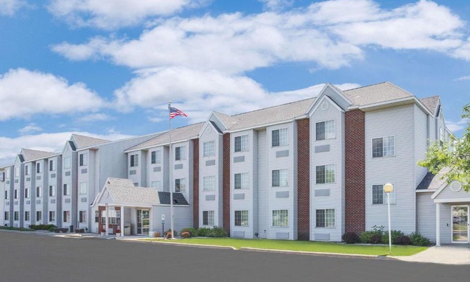 Fond du Lac Hotel | Microtel Inn & Suites by Wyndham Fond Du Lac