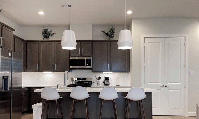 The Fountains Casa | Mid-Cent-Modern 3-Bed Home Garage WiFi Sugar Land, TX