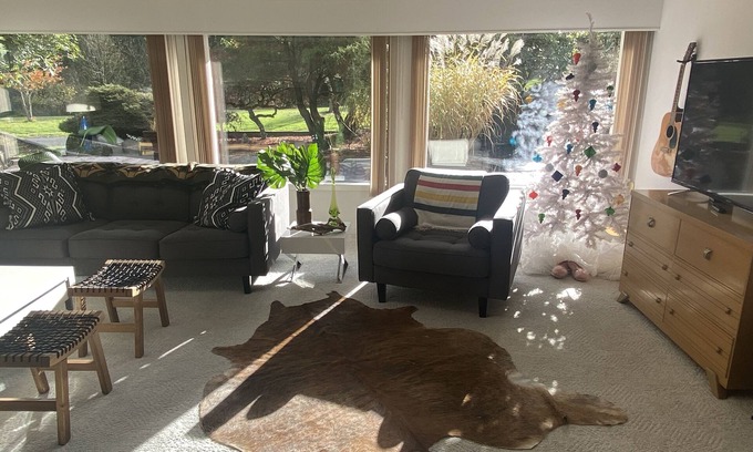 Pleasant Valley Casa | Mid century 7 acre private property 20 minutes from PDX airport