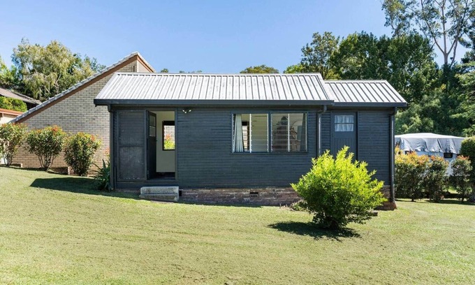 The Gap Casa | Cosy Mid-Century Cabin by the golf course