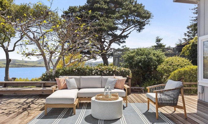 Inverness Cabaña | Mid-century cottage & studio with Tomales Bay views in Old Inverness