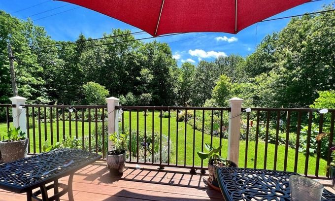 Staatsburg Apartamento | Mid-Century DJs Dream near Rhinebeck