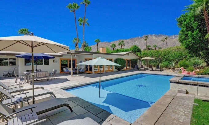 Uptown Design District Casa | Gema de mediados de siglo en el corazón de Palm Springs