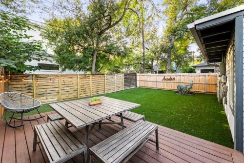 Zilker Casa | Mid-century home in Zilker with a backyard