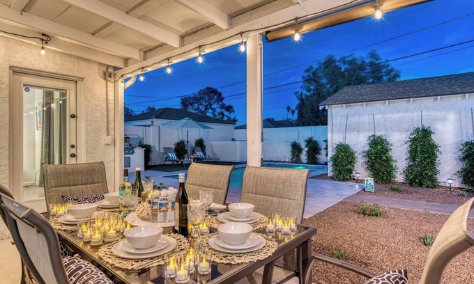 Encanto Casa | Mid-Century Modern Charmer with FREE heated pool!