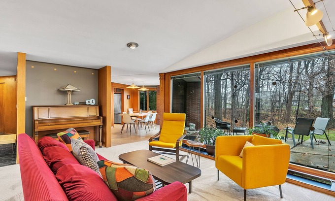 Racine Casa | Mid-Century Modern Dream Getaway