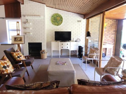 Stellenbosch Casa | Mid Century Modern Gem near town