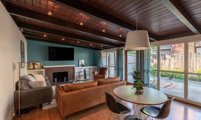 Modesto Casa | ★Mid-Century Modern Home - Close to Downtown★