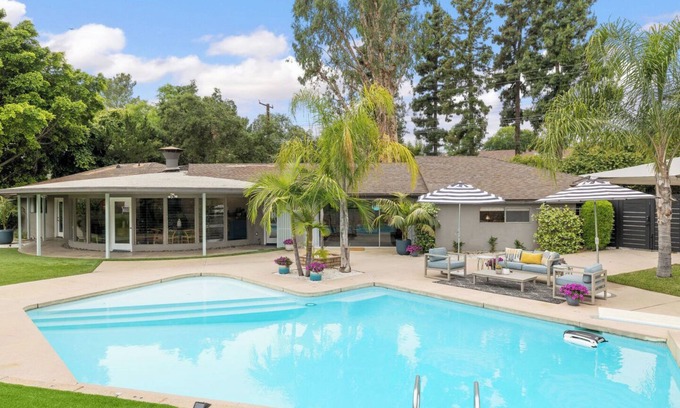 Mount Wilson Casa | Mid-Century Modern house with heated Salt Water Pool