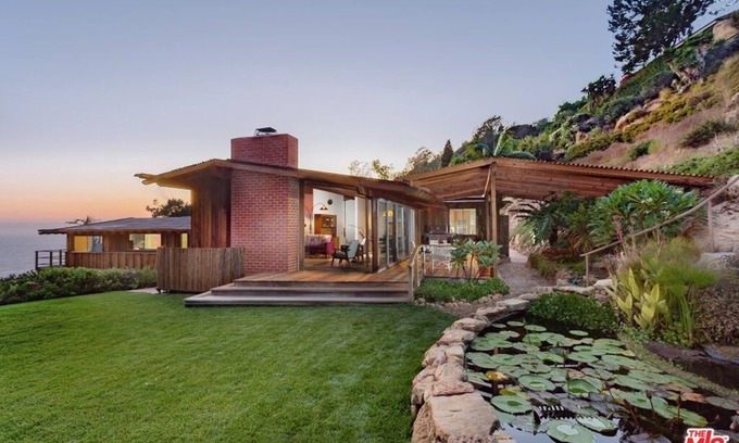 Eastern Malibu Casa | Mid-century modern Malibu home with ocean views and office to work from home