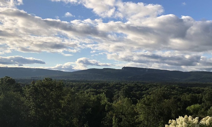 New Paltz Casa | Mid Century Modern Panoramic Mountain View House