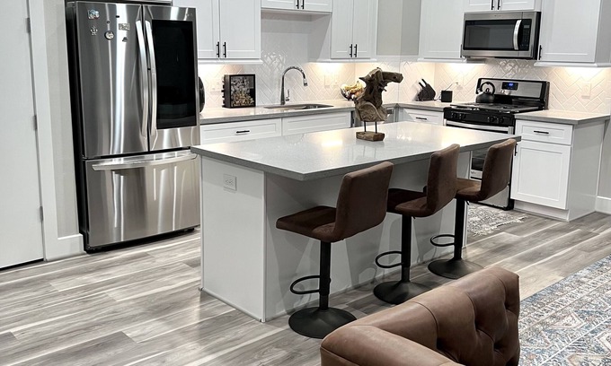 Brookhollow Casa | Mid-Century Modern Retreat