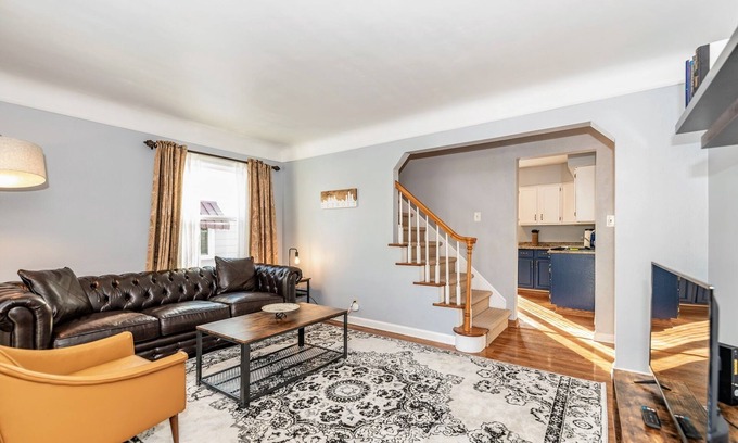 Drayton Plains Casa | Mid Century Modern Royal Oak House with Game Room