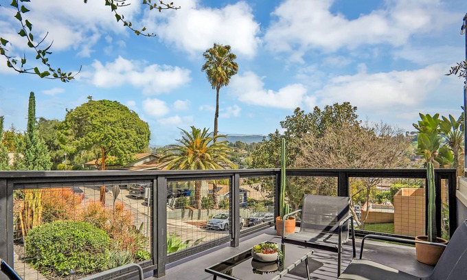 Eagle Rock Casa | Mid-Century Modern Craftsman Hillside Home
