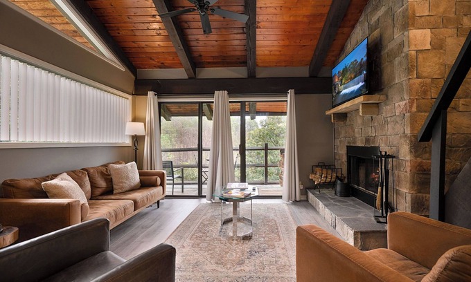 Sevierville Condominio | *Mid-Century Modern Condo:, king bedroom + loft, full kitchen, Wifi, FREE ticket