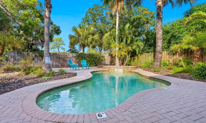 Arlington Park Casa | Mid-Century Oasis with Pool in Arlington Park