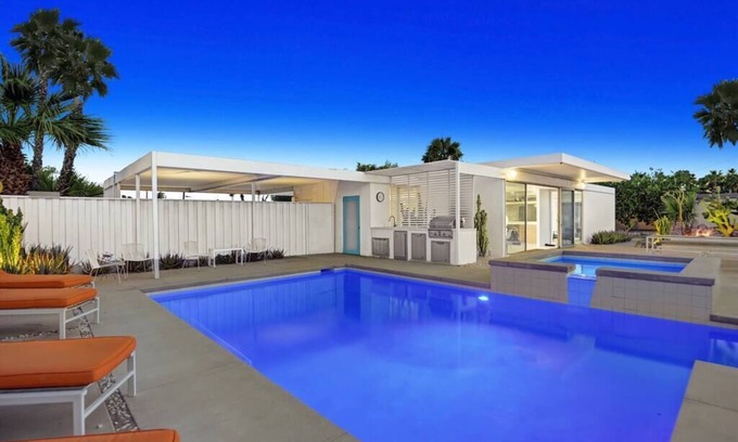 Racquet Club Estates Casa | Mid-Century Steel Oasis in Palm Springs