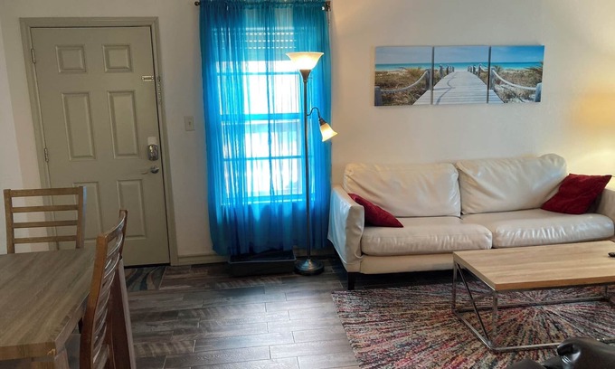 South Padre Island Condominio | Condo fresco y acogedor de Mid-Island con entrada "sin llave" y WiFi gratis