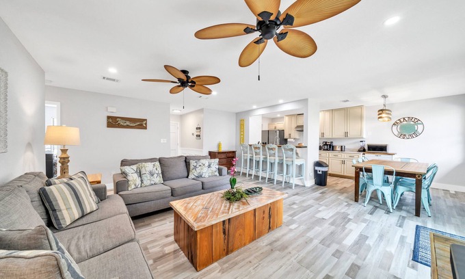 El Centro Beach Casa | Beautiful west PCB house with easy walk to beach