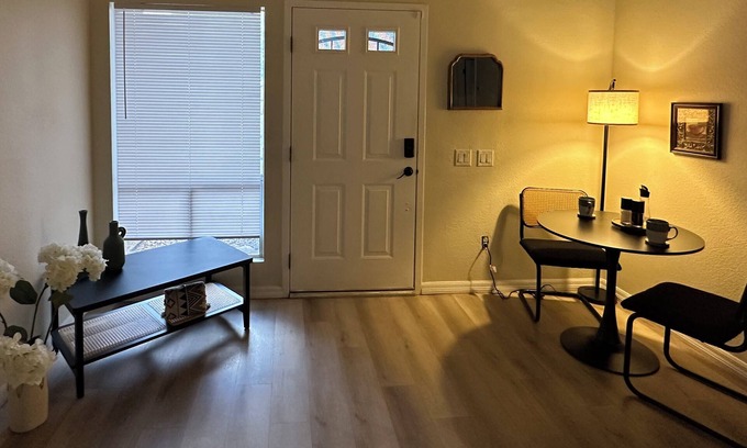 Booker T. Washington Condominio | Mid Term Rental -Hidden Gem 2 bedroom, 2 bath in Central Phoenix