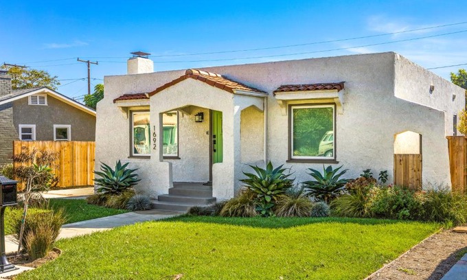 Ventura Casa | Mid-Town Escape