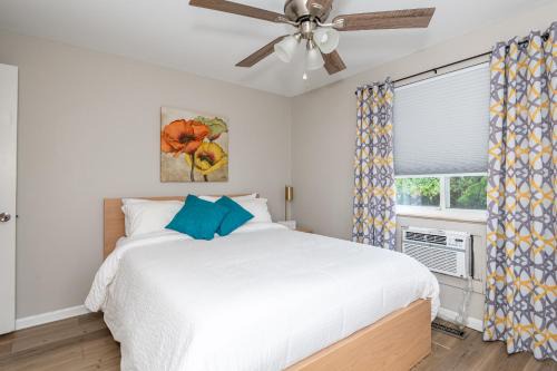 Kettering Apartamento | Midcentury Modern 2br Comfort Near The Greene!