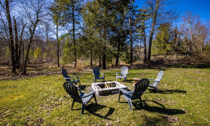 Kauneonga Lake Casa | Midcentury Modern Bungalow Bethel Woods/White Lake