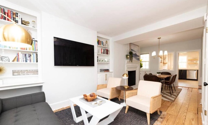 Historic District Casa | * Midcentury Modern Getaway * Prime Location *