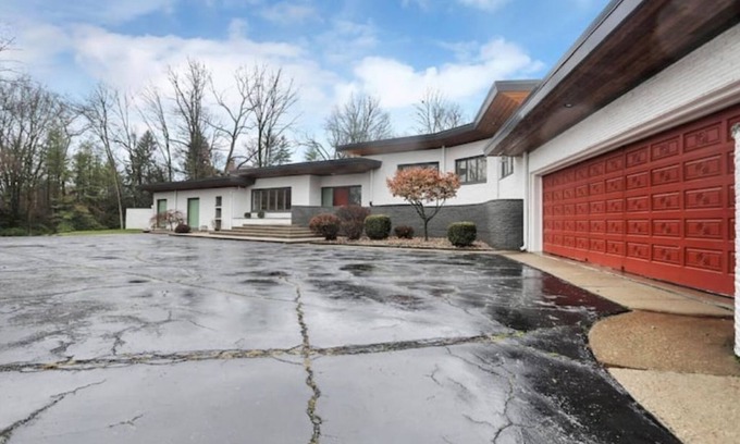 Meridian Hills Casa | MidCentury Modern Mansion