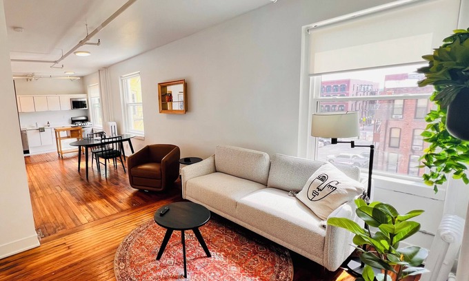 Downtown Des Moines Apartamento | Midcentury Unit Downtown Des Moines near Wells Fargo