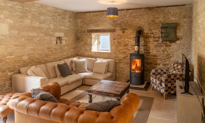 Dyrham Casa | Middle Barn