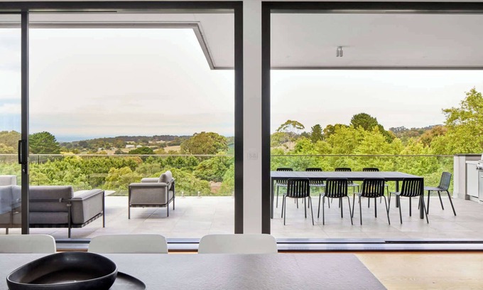 Red Hill South Apartamento | Middle of the Hill | Countryside Estate