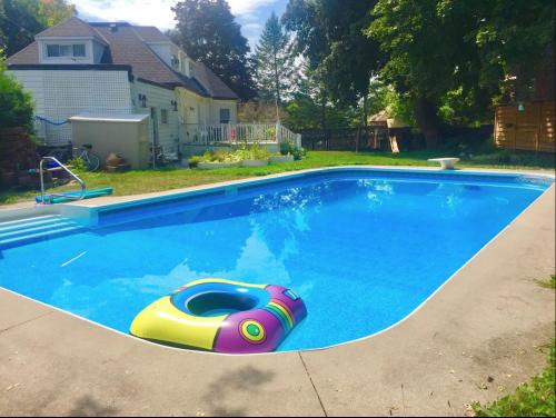 Midland Casa | Midland Manor 3-Bedroom Home with Pool
