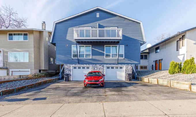 Tudor Area Casa | Midtown Anchorage Basecamp
