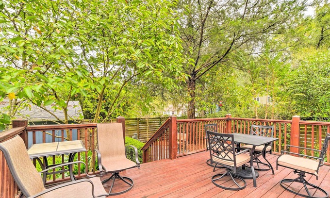 Lakeview Cabaña | 'Midtown Garden Cottage' w/ Backyard Garden!